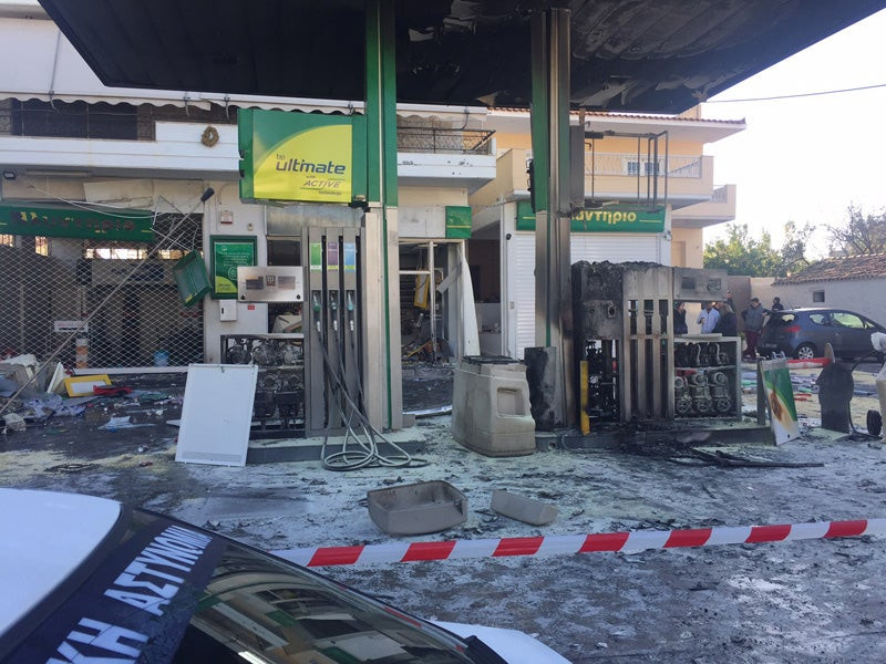 Βίντεο: Τα πρώτα λεπτά μετά την έκρηξη στο βενζινάδικο στην Ανάβυσσο